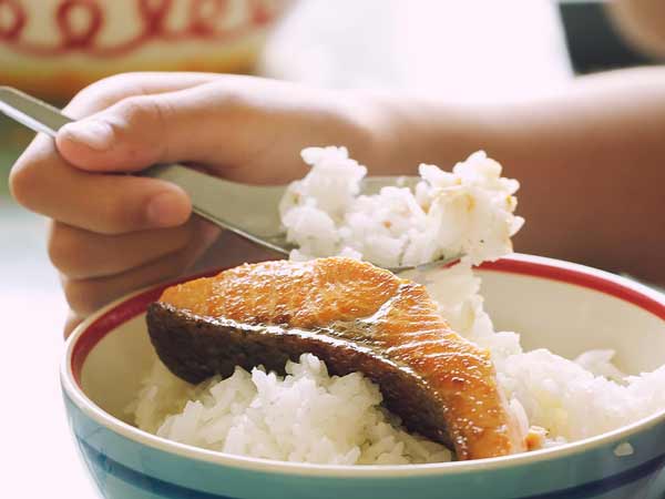Mơ thấy ăn cá to là điềm báo gì?