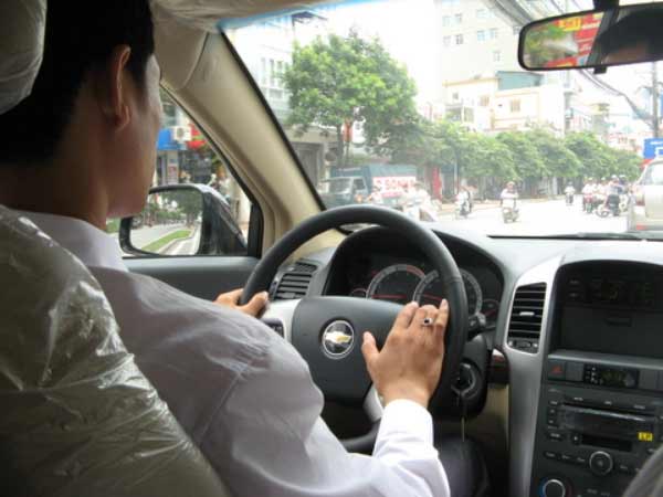 Mơ thhấy lái xe ô tô là điềm báo gì?