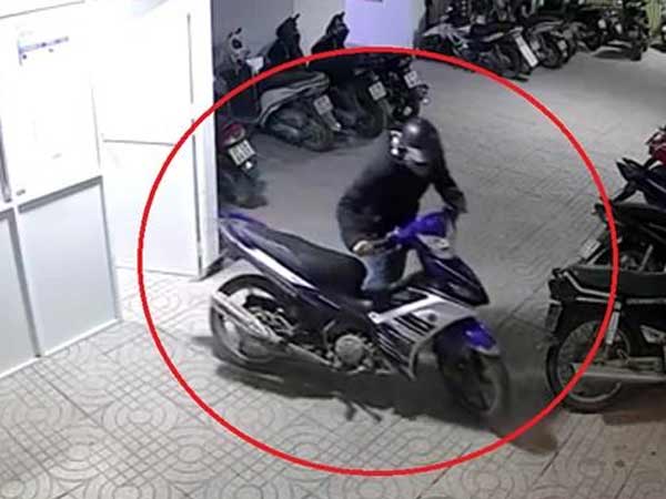Chiêm bao thấy ăn trộm xe máy nên đánh số con bao nhiêu?