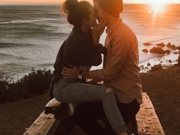 Mơ thấy hôn người yêu cũ đánh con gì? Ý nghĩa giấc mơ?