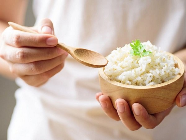 Phân tích ý nghĩa giấc mơ thấy ăn cơm đánh con gì hên?