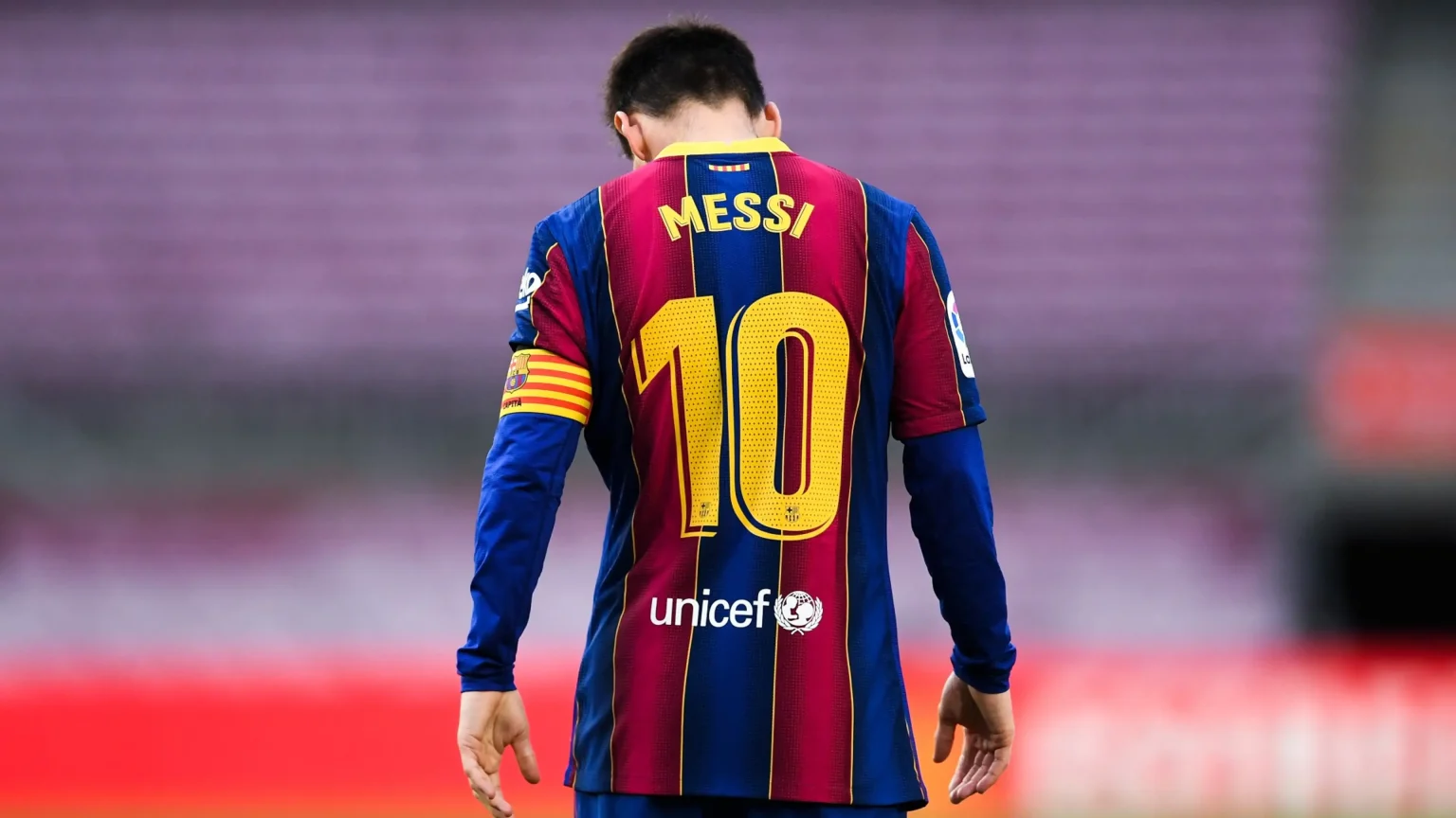 Messi mặc áo số mấy?