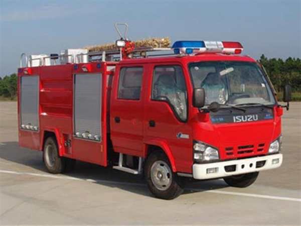 Trường hợp thấy xe cứu hỏa đang làm nhiệm vụ