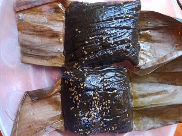 Nhìn thấy đang gói bánh gai
