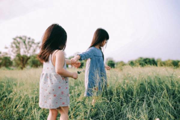 Chiêm bao thấy chị gái tặng quà cho mình