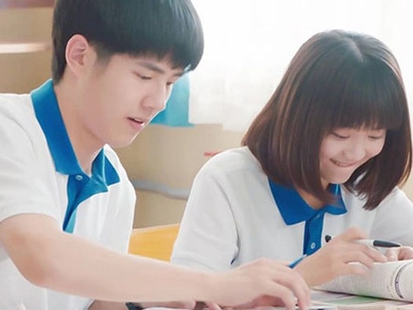 Nằm mơ thấy đi học cùng bạn cũ có ý nghĩa gì?