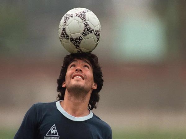 Huyền thoại bóng đá Diego Maradona