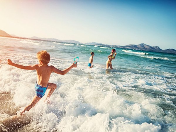 Nằm mơ thấy tắm biển là điềm gì, con số gì mang tài lộc?