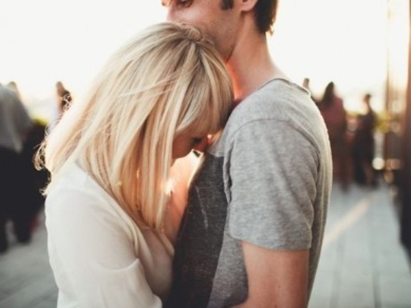 Nằm mơ thấy yêu người lạ là điềm gì, dự báo đen hay đỏ?