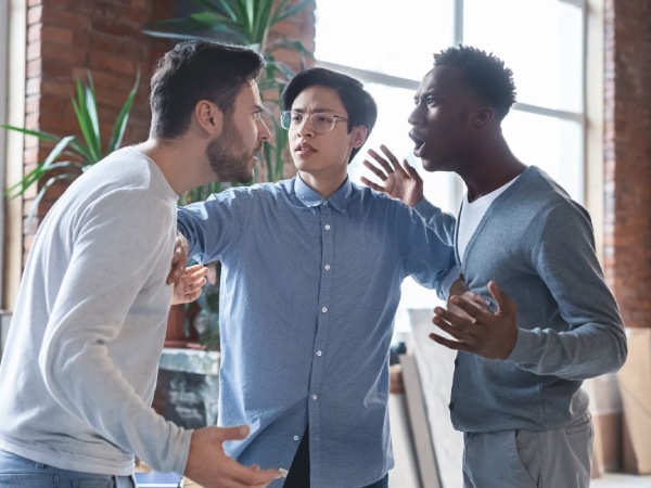 Nằm mơ thấy đánh lộn là điềm gì, tham khảo số mấy hên?
